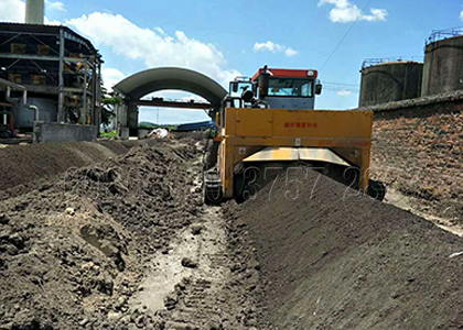 Cow dung compost turner